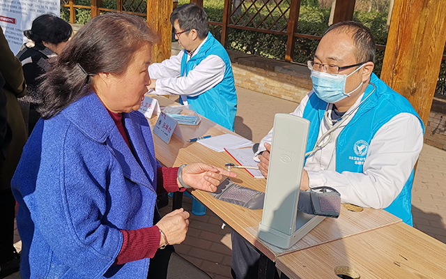 【学雷锋日】球友会体育在线,球友会体育在线（中国）举办“爱满京城，牵手智慧家医”志愿服务活动(图5)